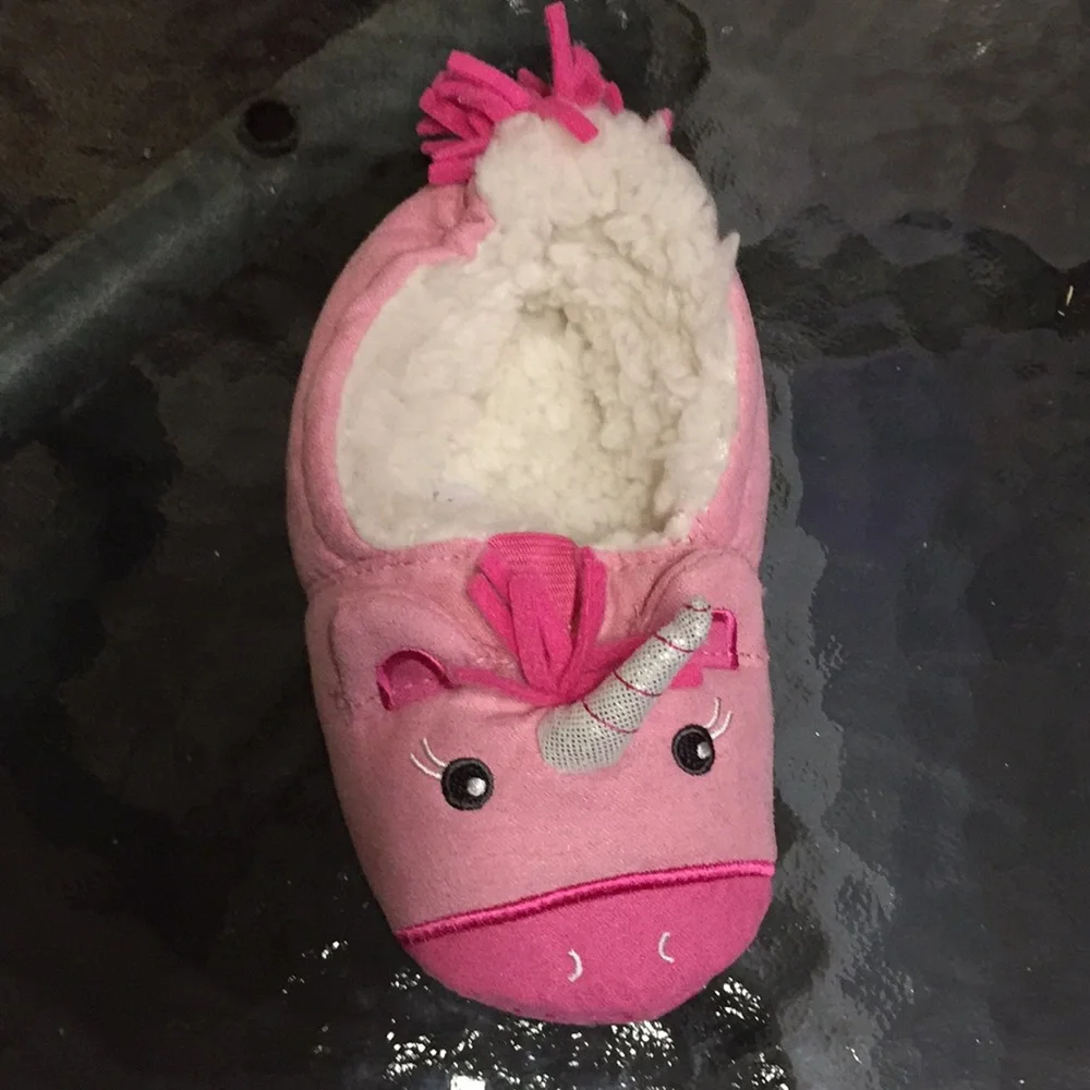 🦄 Toddler 2T-3T Unicorn Slippers 🦄